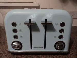 Photo of free 4 slice toaster (Glanadda LL57)