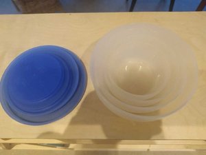 Photo of free Nest of containers/bowls with lids (Henley-on-Thames RG9)
