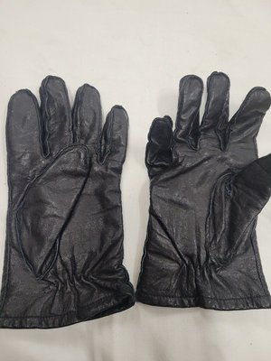 Photo of free Mens SMALL leather gloves (Woodridge)