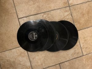 Photo of free 78 RPM records from the 1950’s (Starkholmes DE4)