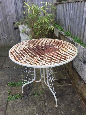 Photo of free Garden table (Nailsworth GL6)