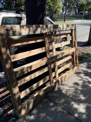Photo of free large pallet (1546 pearl st alameda ca)