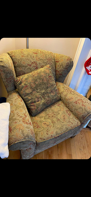 Photo of free Arm chair (Carlingwood)
