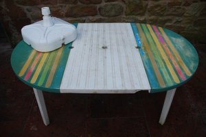 Photo of free Extendable outdoor table with parasol base (Gamblesby CA10)