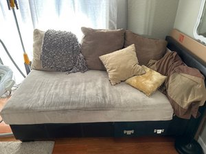 Photo of free End sofa and pillow set (PV Mall)