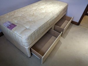 Photo of free Single 3' divan bed with drawers (East Hendred OX12)