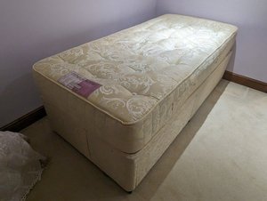 Photo of free Single 3' divan bed with drawers (East Hendred OX12)