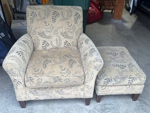 Photo of free Chair and Ottoman (Maple Leaf - Seattle)