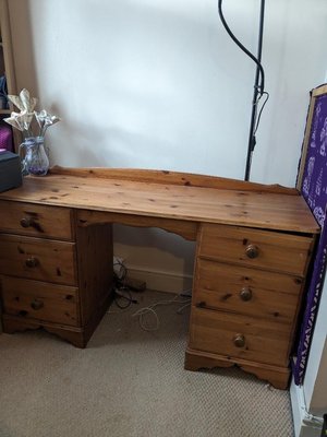 Photo of free Pine desk (Enfield EN1)
