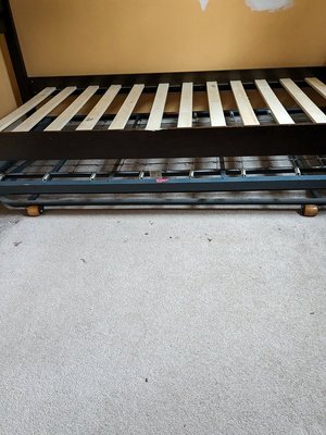 Photo of free Metal trundle bed frame (East York)