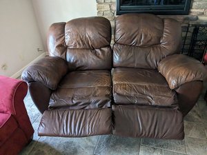 Photo of free Leather Loveseat (Gilroy (3rd and Wren Area))