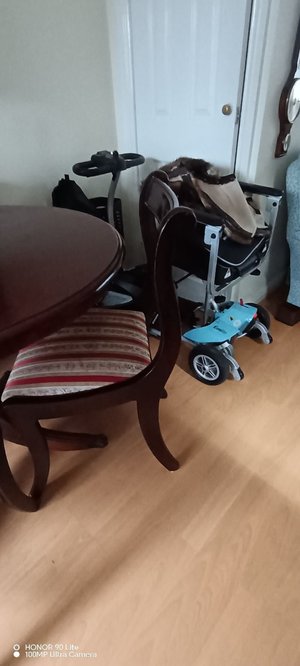 Photo of free Table and chairs (Old Town SG1)