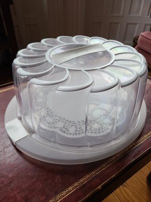 Photo of free Plastic cake display/carrier (Back bay, Boston)