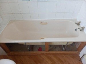 Photo of free B/room set. Bath. Sink, toilet etc (Bowers Gifford SS13)