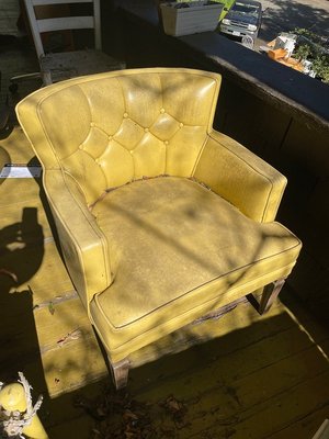 Photo of free Cute chair (leather?) (Lagunitas)