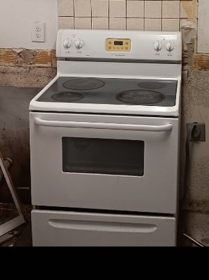 Photo of free Frigidaire electric stove and oven (South San Diego)
