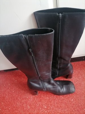 Photo of free Ladies Boots size 7 (Enfield EN2)