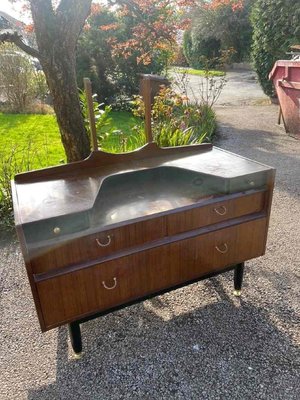 Photo of free Vintage late 1950s dressing table with mirror (Hurst Green RH8)