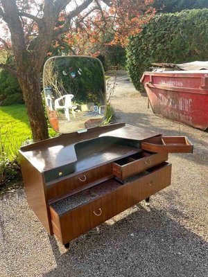Photo of free Vintage late 1950s dressing table with mirror (Hurst Green RH8)