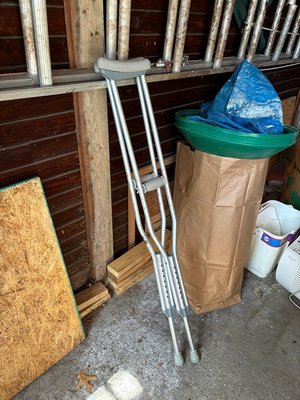 Photo of free pair of crutches (32 Ridge Road, 48069)