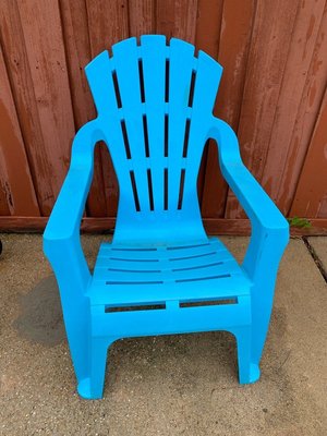Photo of free Plastic chair (North Arlington (North Arlington (76012))