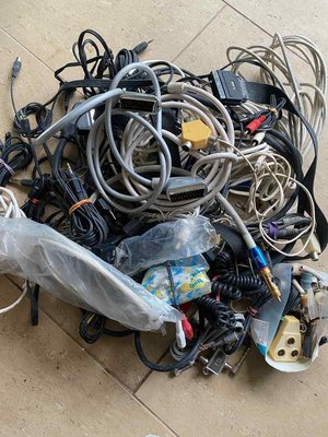 Photo of free Classic audio/video cables and connectors (Oxford OX1)