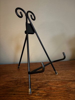 Photo of free Small picture easel (Lombard Commons Park)