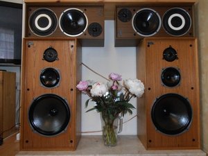 Photo of speakers amplifier (Tuckswood NR4)