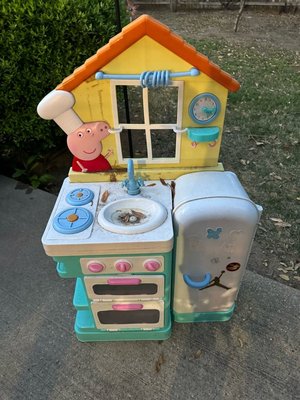 Photo of free toddler kitchen (Arlington)
