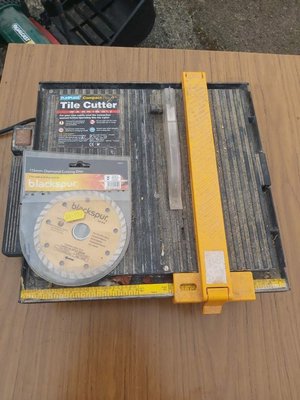 Photo of free Small tile cutter with second blade (Woodhouse Eaves LE12)