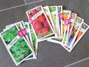 Photo of free Garden vegetable seed packets (Clerwood EH12)