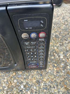 Photo of free microwave in Pall Alto (Loma Verde Ave, Palo Alto)