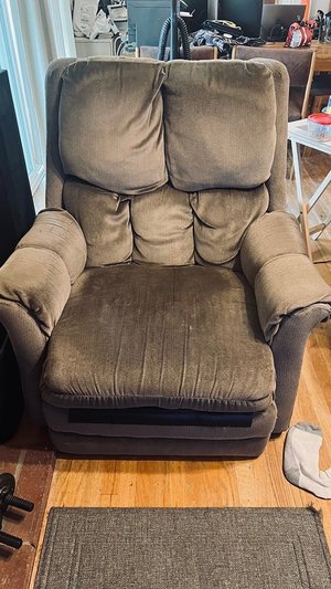 Photo of free 2 comfortable chairs good condition (West San Jose)