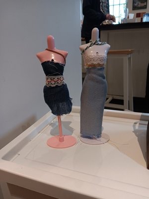 Photo of free small dress up dolls (for fashion design projects?) (Bournville B30)