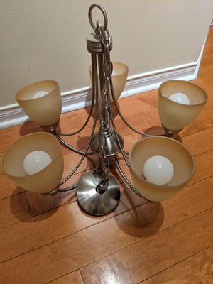 Photo of free Dining room chandelier (Mississauga (off 401))