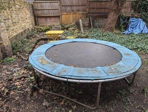 Photo of free trampoline (london NW1 9a*)