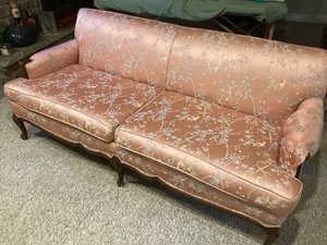 Photo of free Antique sofa (Belleville east)
