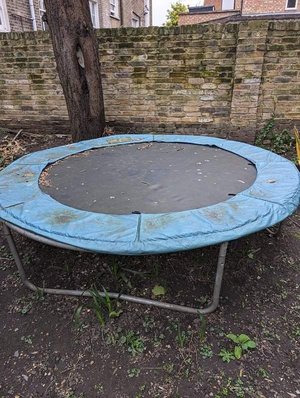 Photo of free trampoline (london NW1 9a*)