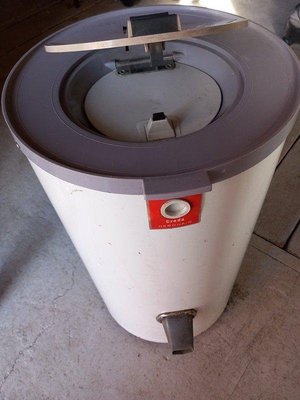 Photo of free Creda Debonair spin dryer (Builth Wells)