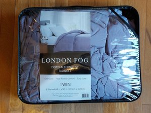 Photo of free Twin size Comforter and sheets (Hamden)