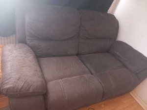Photo of free 3 & 2 seater electric reclining Sofas (Bachelor's Bump TN35)