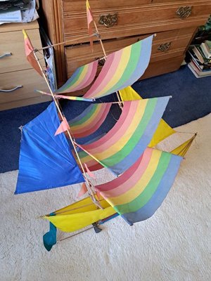 Photo of free rainbow boat kite (Hanover BN2)