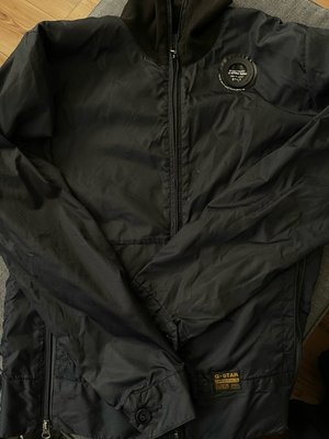Photo of free Men’s medium jacket (Grays RM17)