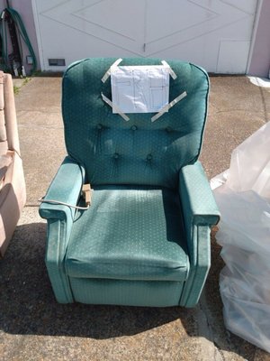 Photo of free Lifter/recliner fully operational (San Lorenzo)