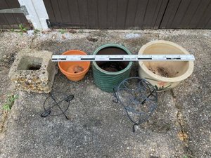 Photo of free assorted plant pots and pot stands (Beaconsfield HP9)