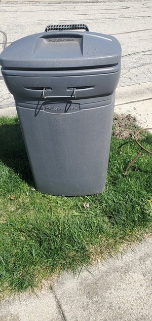 Photo of free Curb alert 55 gallon trash cans (Woodridge downers grove)