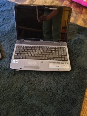 Photo of free Old gen ipad and laptop (Cliburn CA10)