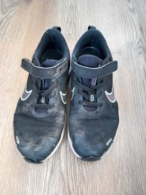 Photo of free Kids Nike trainers size junior 2 (Wivenhoe CO7)