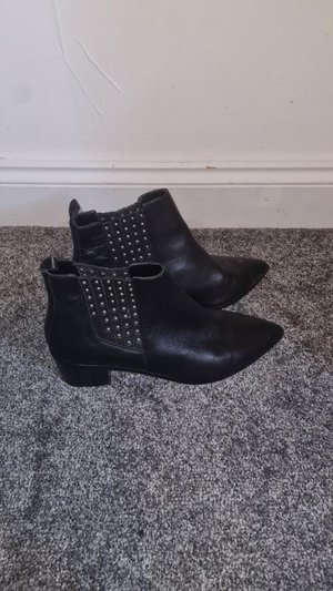 Photo of free Shoes (G15)