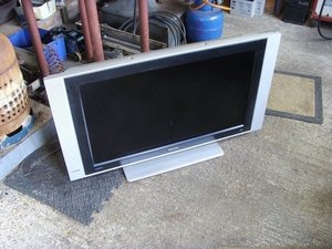 Photo of free old tv but works well (elmstead market CO7)